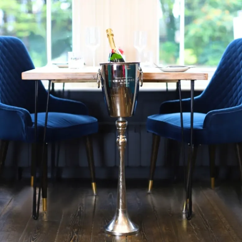 Elegant Champagne Spand på Stativ