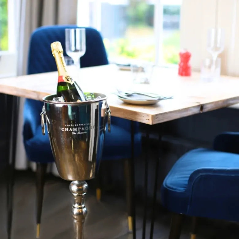 Elegant Champagne Spand på Stativ