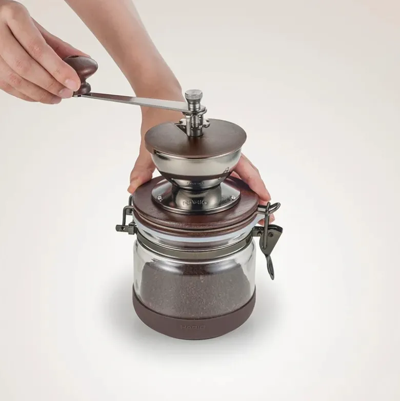 Kaffekværn med beholder
