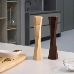 Legnoart TWIST, Salt/Peber Keramisk Kværn, small i lys Ask