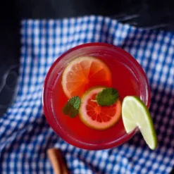 RHUBARB COLLINS - DrinksPakke